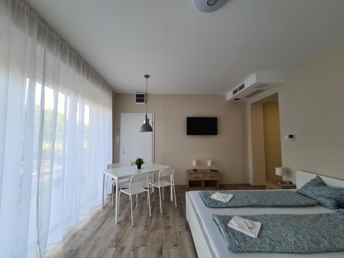 Oet Fenyo Apartmanhaz Siofok Exterior photo