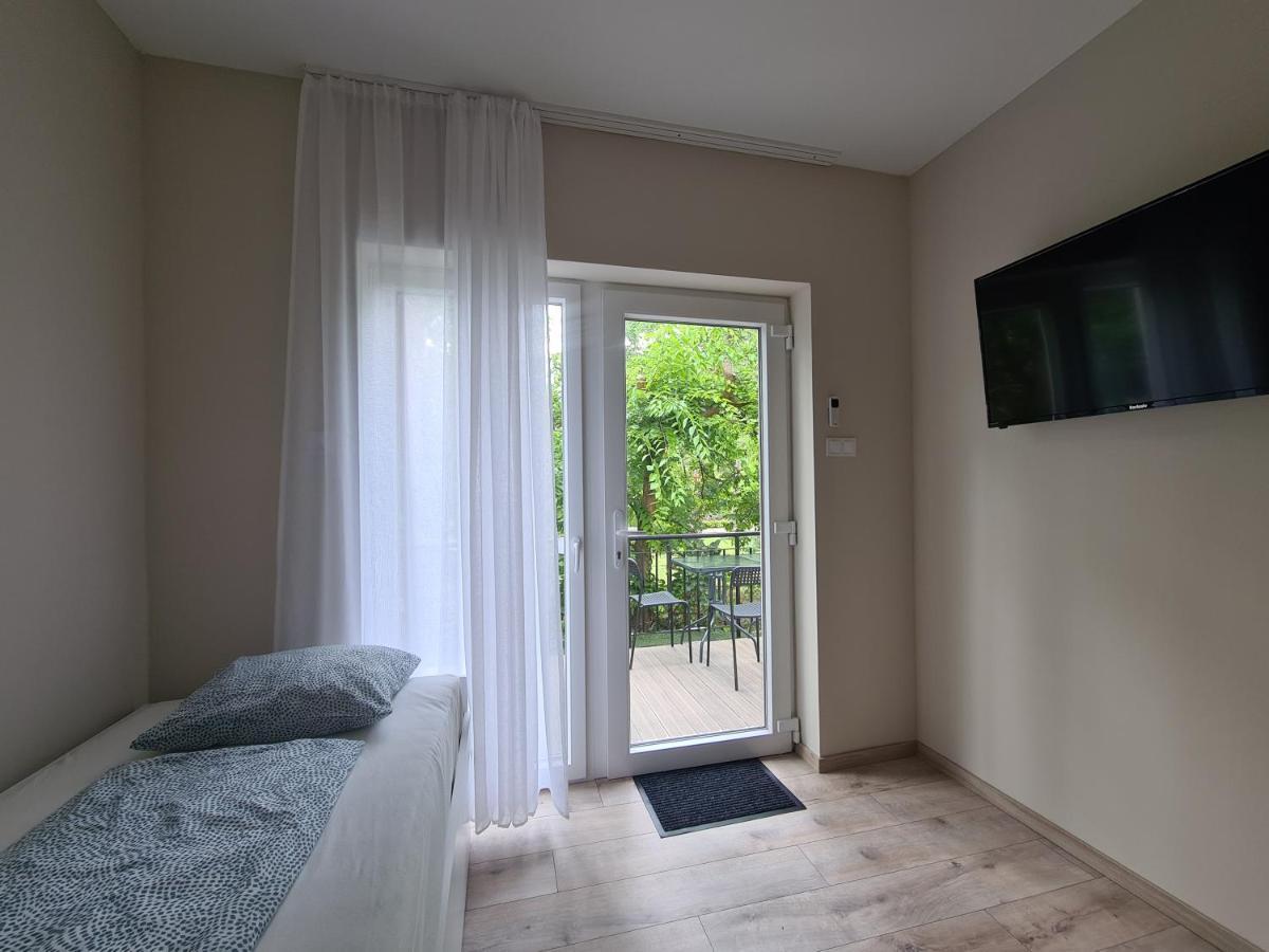 Oet Fenyo Apartmanhaz Siofok Exterior photo